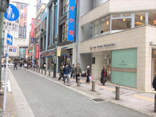 福岡天神店の道順2